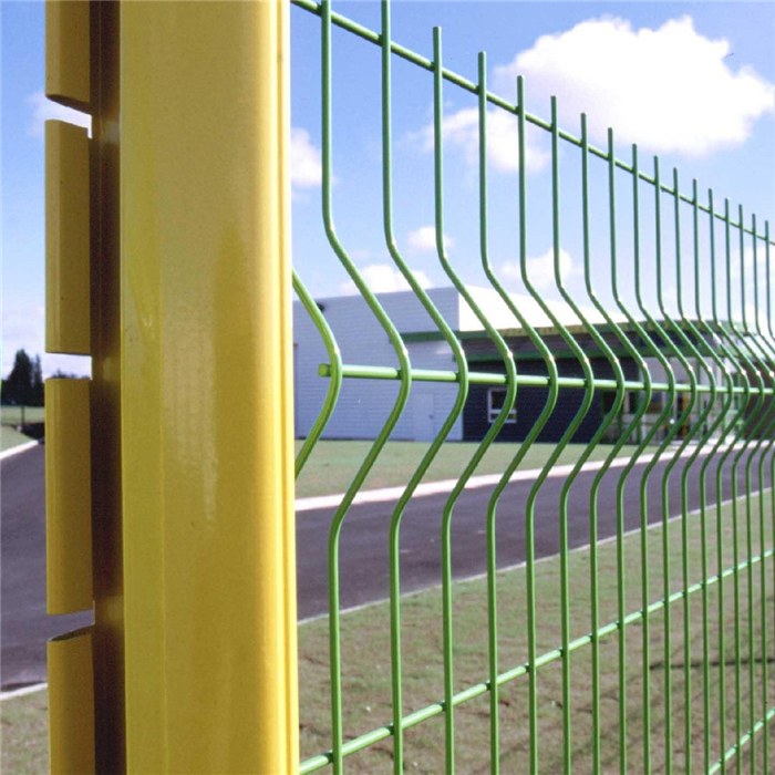 Beautiful PVC Coated Triangle Welded Wire Mesh Fence